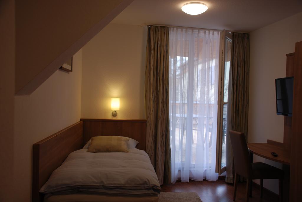 Hotel Rest Inn เบรตเทน ห้อง รูปภาพ