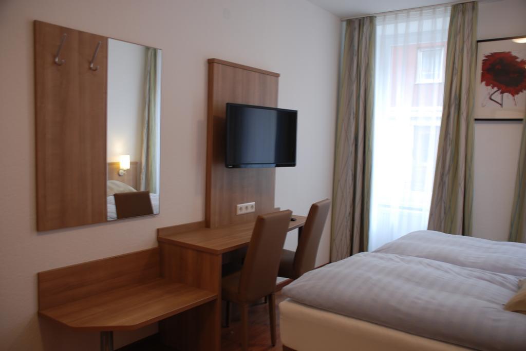 Hotel Rest Inn เบรตเทน ภายนอก รูปภาพ