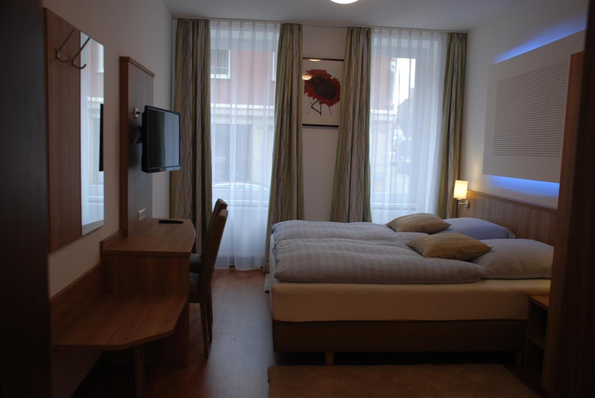Hotel Rest Inn เบรตเทน ภายนอก รูปภาพ